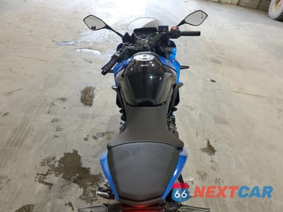 Zdjęcie 6 z 10 samochodu: 2024 SUZUKI GSX800 F VIN:JS1EM13B6R7103046 - miniatura