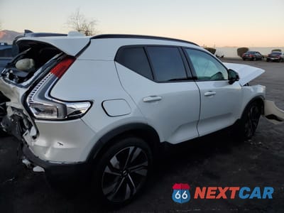 Trzecie zdjęcie samochodu z tyłu: 2024 VOLVO XC40 PLUS VIN:YV4L12UL0R2272976 - miniatura