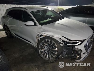 Czwarte zdjęcie samochodu z boku: 2019 AUDI E-TRON PRESTIGE VIN:WA1VAAGE7KB009368 - miniatura