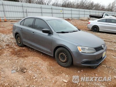 Czwarte zdjęcie samochodu z boku: 2014 VOLKSWAGEN JETTA BASE VIN:3VW2K7AJ0EM206889 - miniatura