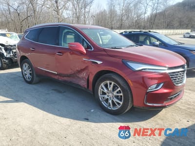 Czwarte zdjęcie samochodu z boku: 2023 BUICK ENCLAVE ESSENCE VIN:5GAERBKW2PJ246398 - miniatura
