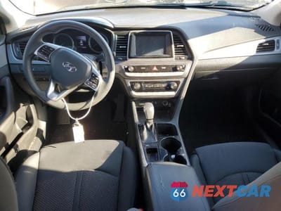Zdjęcie 8 z 13 samochodu: 2019 HYUNDAI SONATA SE VIN:5NPE24AF8KH744817 - miniatura