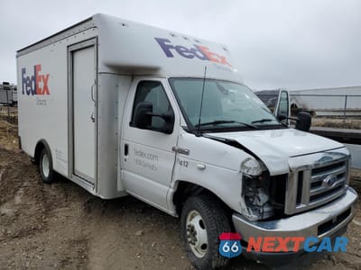 Czwarte zdjęcie samochodu z boku: 2023 FORD ECONOLINE E350 SUPER DUTY CUTAWAY VAN VIN:1FDWE3FK4PDD13704 - miniatura