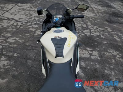 Zdjęcie 6 z 9 samochodu: 2024 YAMAHA YZFR3 A VIN:MH3RH18Y9RK013896 - miniatura