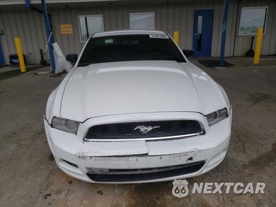 Piąte zdjęcie samochodu w środku: 2014 FORD MUSTANG VIN:1ZVBP8AM6E5261225 - miniatura