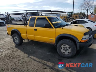 Czwarte zdjęcie samochodu z boku: 2003 CHEVROLET S TRUCK S10 VIN:1GCCT19X738116988 - miniatura