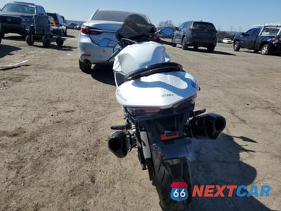 Czwarte zdjęcie samochodu z boku: 2022 SUZUKI GSX1300 RR VIN:JS1EJ11B1N7101324 - miniatura