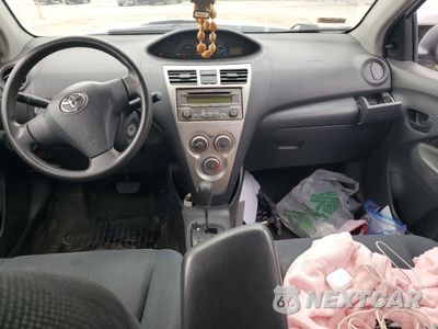 Zdjęcie 8 z 12 samochodu: 2012 TOYOTA YARIS VIN:JTDBT4K39CL010155 - miniatura