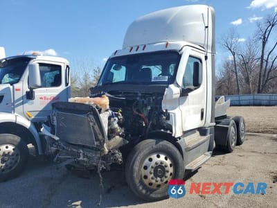 Drugie zdjęcie samochodu z przodu: 2024 FREIGHTLINER CASCADIA 126 SEMI TRUCK VIN:3AKJHLDV4RSUY3201 - miniatura