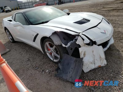 Czwarte zdjęcie samochodu z boku: 2015 CHEVROLET CORVETTE STINGRAY 1LT VIN:1G1YA2D73F5104585 - miniatura