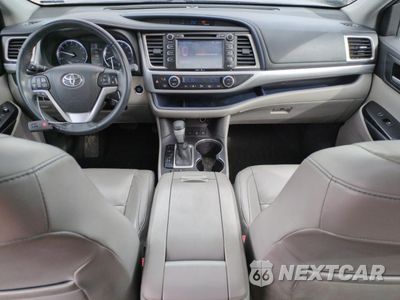 Zdjęcie 8 z 14 samochodu: 2015 TOYOTA HIGHLANDER XLE VIN:5TDJKRFH2FS222111 - miniatura