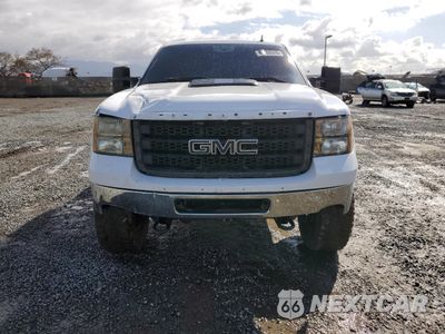 Piąte zdjęcie samochodu w środku: 2011 GMC SIERRA K2500 SLT VIN:1GT121C86BF104532 - miniatura