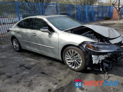 Czwarte zdjęcie samochodu z boku: 2022 LEXUS ES 300H BASE VIN:58AEA1C17NU021512 - miniatura