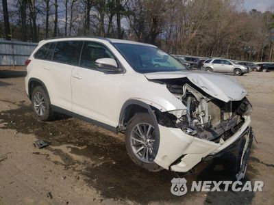 Czwarte zdjęcie samochodu z boku: 2019 TOYOTA HIGHLANDER SE VIN:5TDKZRFH7KS325499 - miniatura
