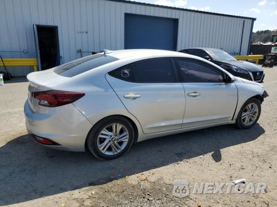 Trzecie zdjęcie samochodu z tyłu: 2019 HYUNDAI ELANTRA SEL VIN:5NPD84LF0KH419263 - miniatura
