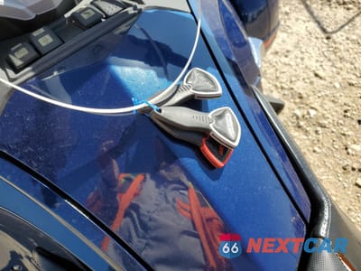 Zdjęcie 8 z 9 samochodu: 2010 CAN-AM SPYDER ROADSTER RTS VIN:2BXJBGC16AV000496 - miniatura