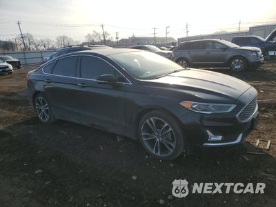 Czwarte zdjęcie samochodu z boku: 2019 FORD FUSION TITANIUM VIN:3FA6P0D99KR184443 - miniatura