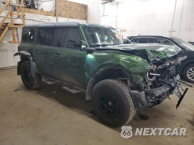 Czwarte zdjęcie samochodu z boku: 2023 FORD BRONCO BASE VIN:1FMEE5DPXPLB64324 - miniatura