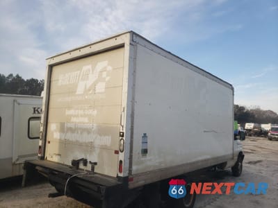 Trzecie zdjęcie samochodu z tyłu: 2021 FORD ECONOLINE E350 SUPER DUTY CUTAWAY VAN VIN:1FDWE3FN0MDC34794 - miniatura