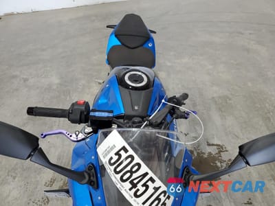 Piąte zdjęcie samochodu w środku: 2024 SUZUKI GSX800 F VIN:JS1EM13B6R7103046 - miniatura