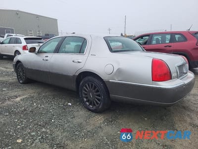 Drugie zdjęcie samochodu z przodu: 2003 LINCOLN TOWN CAR SIGNATURE VIN:1LNHM82W23Y676796 - miniatura