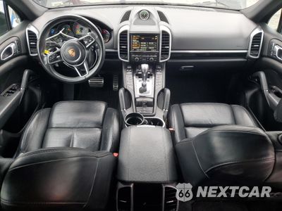 Zdjęcie 8 z 13 samochodu: 2015 PORSCHE CAYENNE SE HYBRID VIN:WP1AE2A28FLA52306 - miniatura