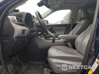 Zdjęcie 7 z 16 samochodu: 2021 TOYOTA HIGHLANDER XLE VIN:5TDHZRBH9MS104831 - miniatura
