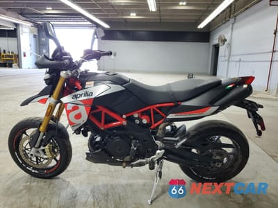 Trzecie zdjęcie samochodu z tyłu: 2018 APRILIA DORSODURO VIN:ZD4KBU007JS000016 - miniatura
