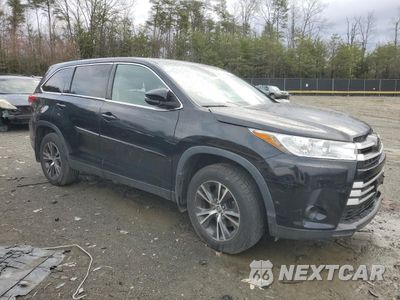 Czwarte zdjęcie samochodu z boku: 2019 TOYOTA HIGHLANDER LE VIN:5TDBZRFH7KS922023 - miniatura