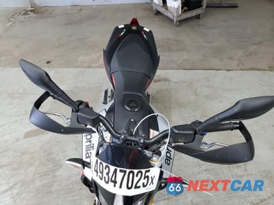 Piąte zdjęcie samochodu w środku: 2018 APRILIA DORSODURO VIN:ZD4KBU007JS000016 - miniatura