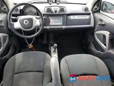 Zdjęcie 8 z 13 samochodu: 2011 SMART FORTWO PURE VIN:WMEEJ3BA5BK487747 - miniatura
