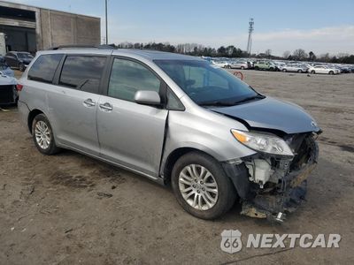 Czwarte zdjęcie samochodu z boku: 2017 TOYOTA SIENNA XLE VIN:5TDYZ3DC6HS805654 - miniatura