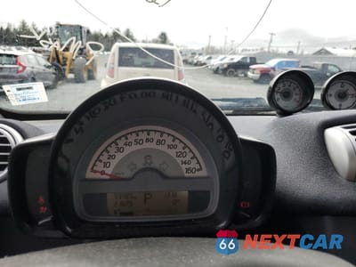 Zdjęcie 9 z 13 samochodu: 2011 SMART FORTWO PURE VIN:WMEEJ3BA5BK487747 - miniatura