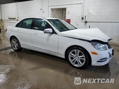 Czwarte zdjęcie samochodu z boku: 2013 MERCEDES-BENZ C 300 4MATIC VIN:WDDGF8AB6DG080872 - miniatura