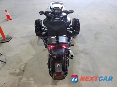 Zdjęcie 6 z 9 samochodu: 2015 CAN-AM SPYDER ROADSTER F3 VIN:2BXRDDD25FV003335 - miniatura