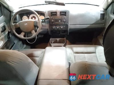 Zdjęcie 8 z 13 samochodu: 2005 DODGE DAKOTA QUAD VIN:1D7HE28N25S213002 - miniatura