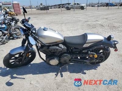 Trzecie zdjęcie samochodu z tyłu: 2015 YAMAHA XVS950 CR VIN:JYAVN06E5FA000889 - miniatura