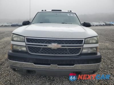Piąte zdjęcie samochodu w środku: 2005 CHEVROLET SILVERADO K3500 VIN:1GCJK33215F866291 - miniatura