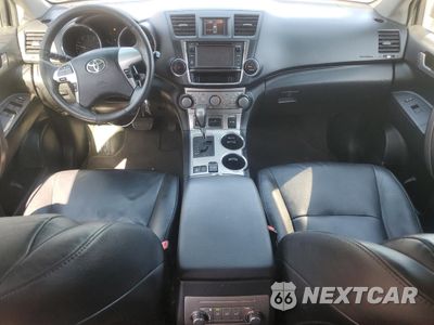 Zdjęcie 8 z 13 samochodu: 2013 TOYOTA HIGHLANDER BASE VIN:5TDBK3EH6DS219910 - miniatura