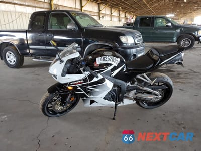 Trzecie zdjęcie samochodu z tyłu: 2016 HONDA CBR600 RR VIN:JH2PC40JXGK200833 - miniatura
