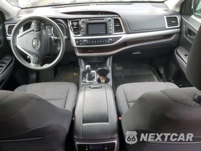 Zdjęcie 8 z 13 samochodu: 2019 TOYOTA HIGHLANDER LE VIN:5TDBZRFH7KS922023 - miniatura