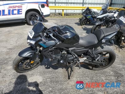 Trzecie zdjęcie samochodu z tyłu: 2021 KAWASAKI ER650 L VIN:ML5EREL17MDA34963 - miniatura