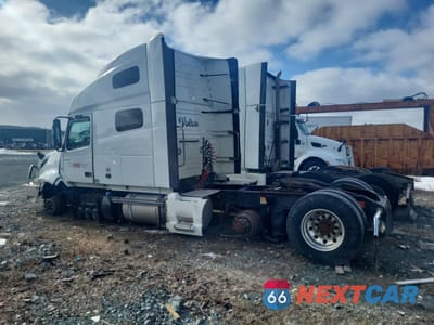 Trzecie zdjęcie samochodu z tyłu: 2023 VOLVO VN VNL VIN:4V4NC9EH4PN316972 - miniatura