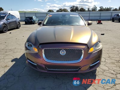 Piąte zdjęcie samochodu w środku: 2011 JAGUAR XJ VIN:SAJWA1CBXBLV09848 - miniatura