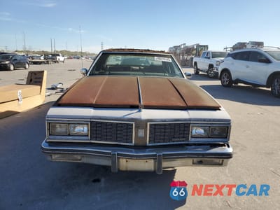 Piąte zdjęcie samochodu w środku: 1984 OLDSMOBILE DELTA 88 ROYALE BROUGHAM VIN:1G3AY69YXE9725875 - miniatura