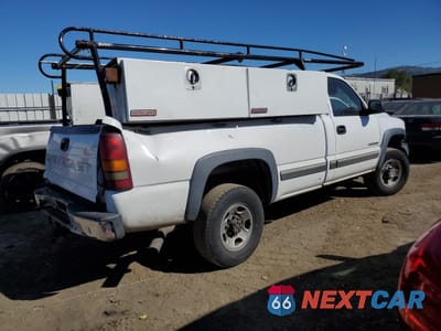 Trzecie zdjęcie samochodu z tyłu: 2001 CHEVROLET SILVERADO C2500 HEAVY DUTY VIN:1GCHC24U11E345190 - miniatura