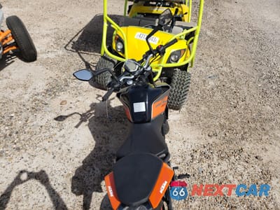 Zdjęcie 6 z 9 samochodu: 2023 KTM 200 DUKE VIN:MD2JPC407PC016873 - miniatura