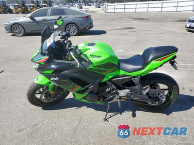 Trzecie zdjęcie samochodu z tyłu: 2024 KAWASAKI EX650 P VIN:ML5EXEP14RDAB1594 - miniatura