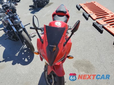 Piąte zdjęcie samochodu w środku: 2016 HONDA CBR500 R VIN:MLHPC4415G5300157 - miniatura