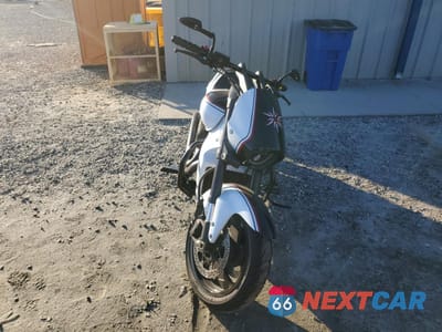 Drugie zdjęcie samochodu z przodu: 2015 SUZUKI VZR1800 VIN:JS1VY53A4F2100139 - miniatura